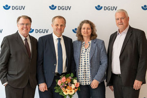 V.l.n.r. Von links nach rechts: Volker Enkerts (Vorstandsvorsitzender der DGUV), Dr. Stephan Fasshauer, Dr. Edlyn Höller (stv. Hauptgeschäftsführerin der DGUV, Manfred Wirsch (alternierender Vorstandsvorsitzender der DGUV).