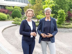 Angela Janowitz (right) and her successor, Dr Monika Maintz