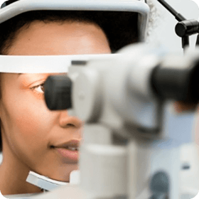 woman undergoing a comprehensive eye exam